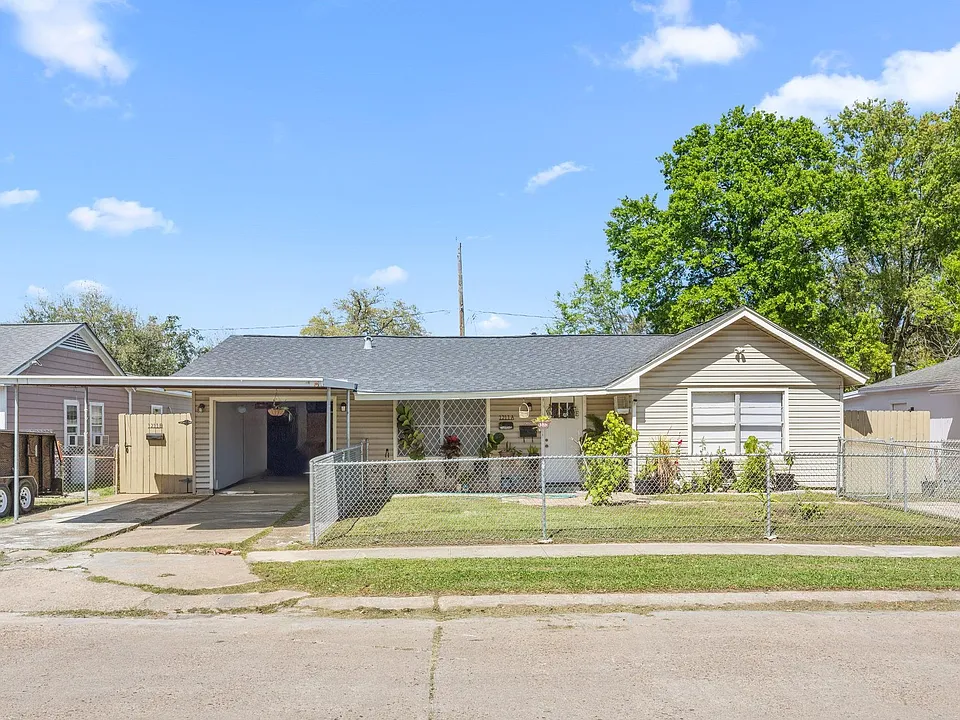 1211 Trimm Ave