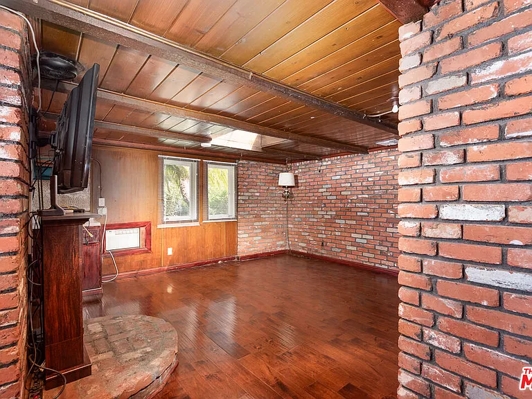 14842 Morrison St — Photo 21