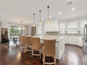 646 Vintage Reserve Cir, Naples, FL