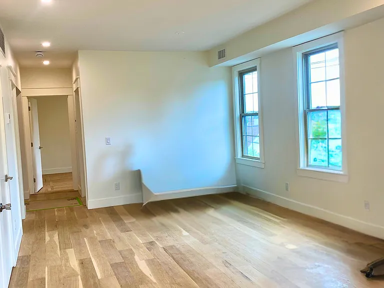 240 Camp St #2 — Photo 5