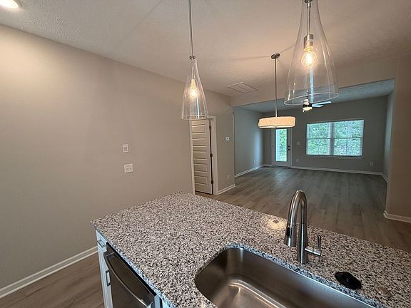 4th image of 1850 Madison St Unit 203