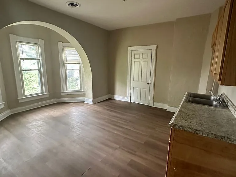 814 Elmwood Ave — Photo 14