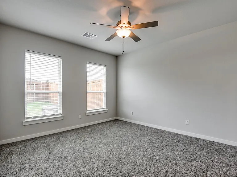 752 Wheatfield Dr — Photo 16
