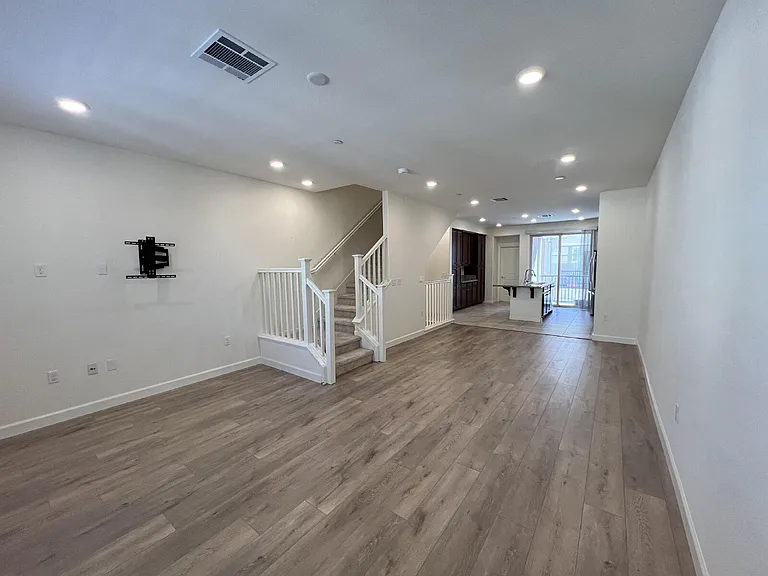 2762 Ferrara Cir — Photo 8