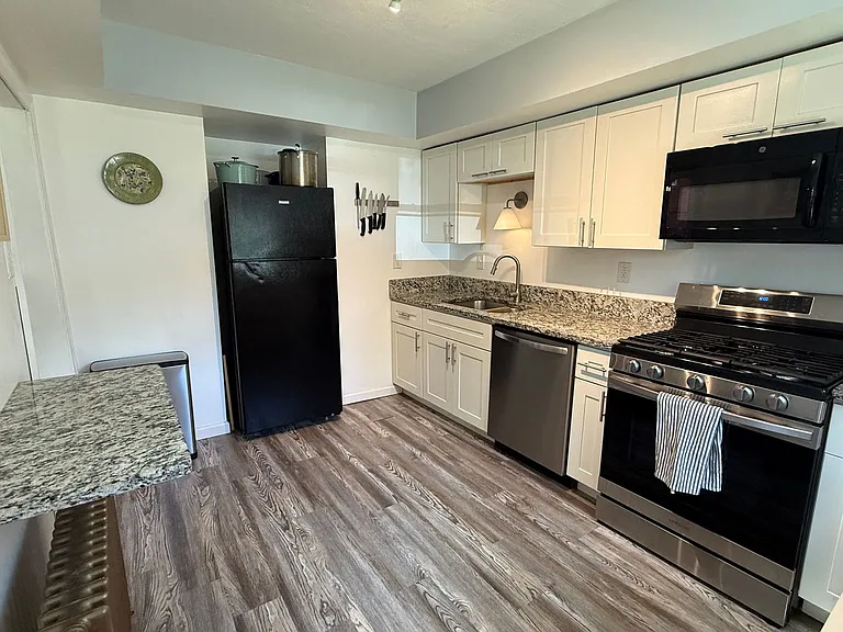227 Cornell Ave — Photo 5
