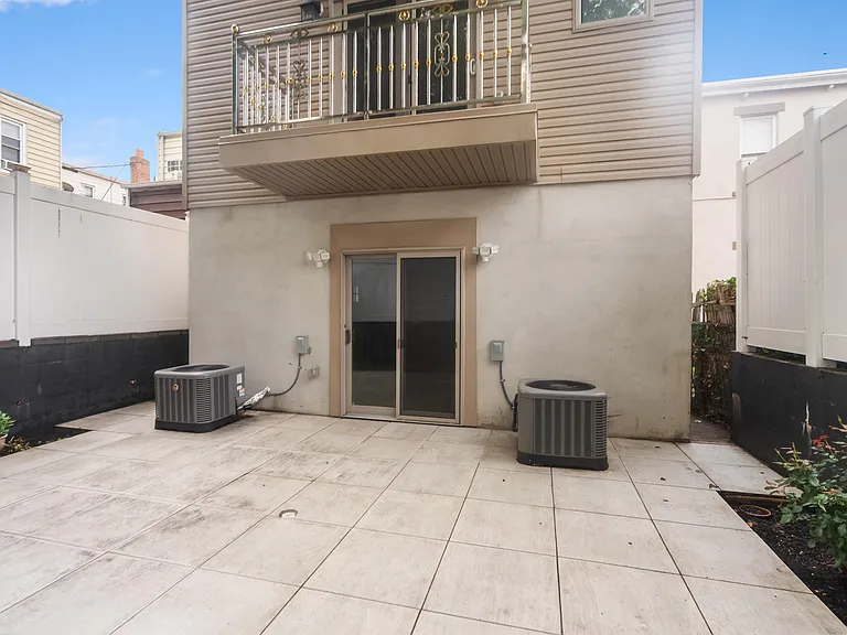 88 Poplar St #1 — Photo 31