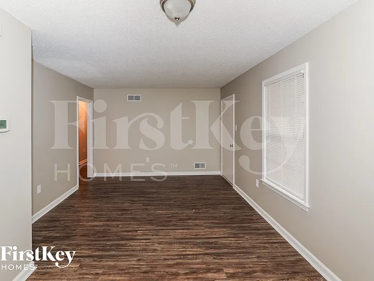 6901 Aspenhill Dr — Photo 8