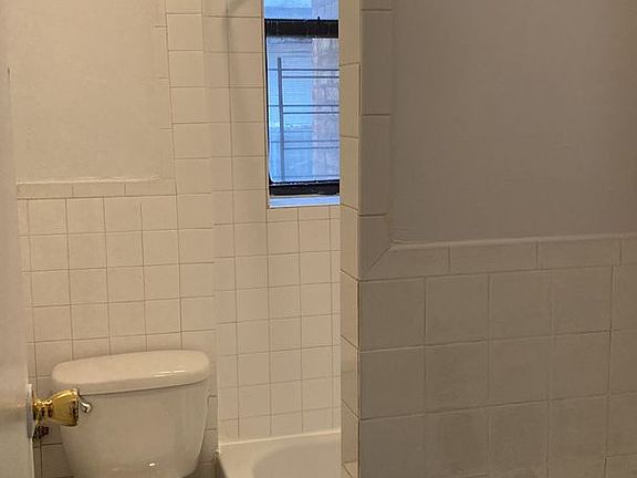 2nd image of 951 E 179th St APT 6