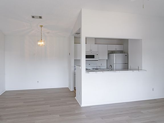 2nd image of 601 E Burgess Rd APT H7