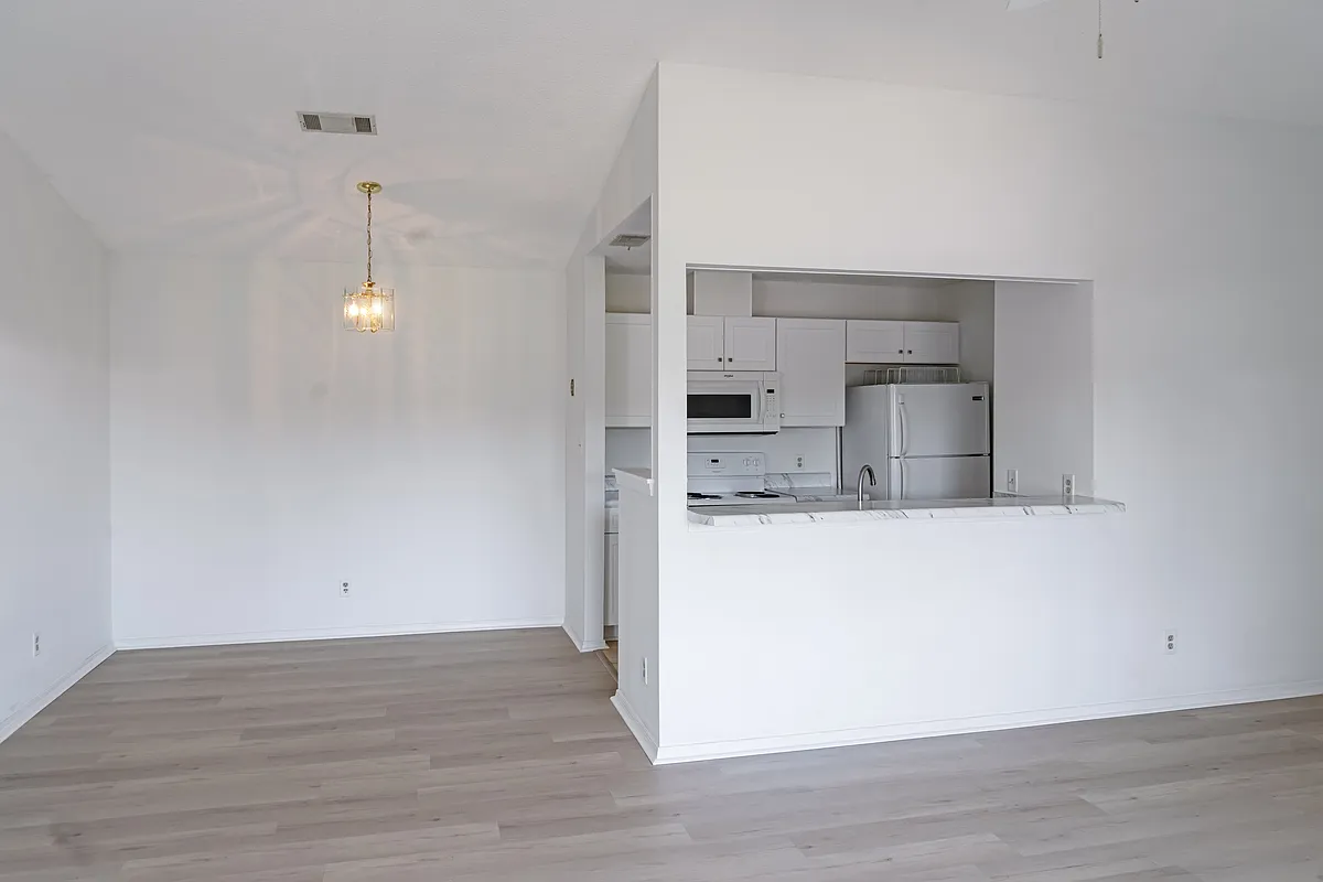 Building Photo - 601 E Burgess Rd #H7