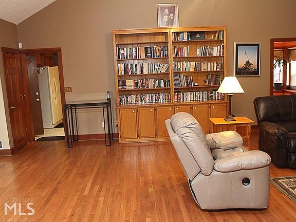 5th image of 3307 Sams Way SE