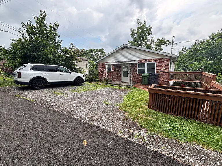198 Eastland Ave — Photo 15