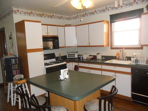 2nd image of 2517 N 75th Ave