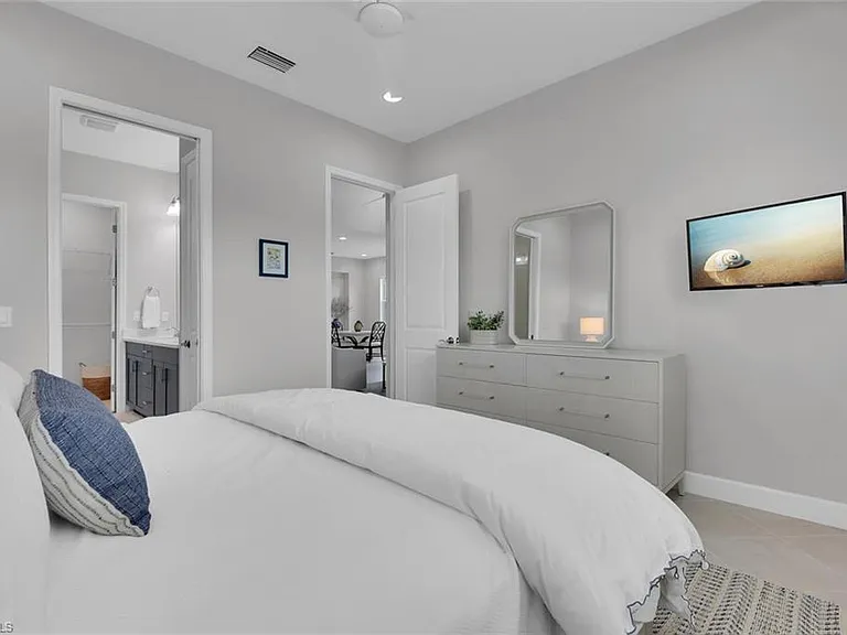 7124 Saona Ct — Photo 13