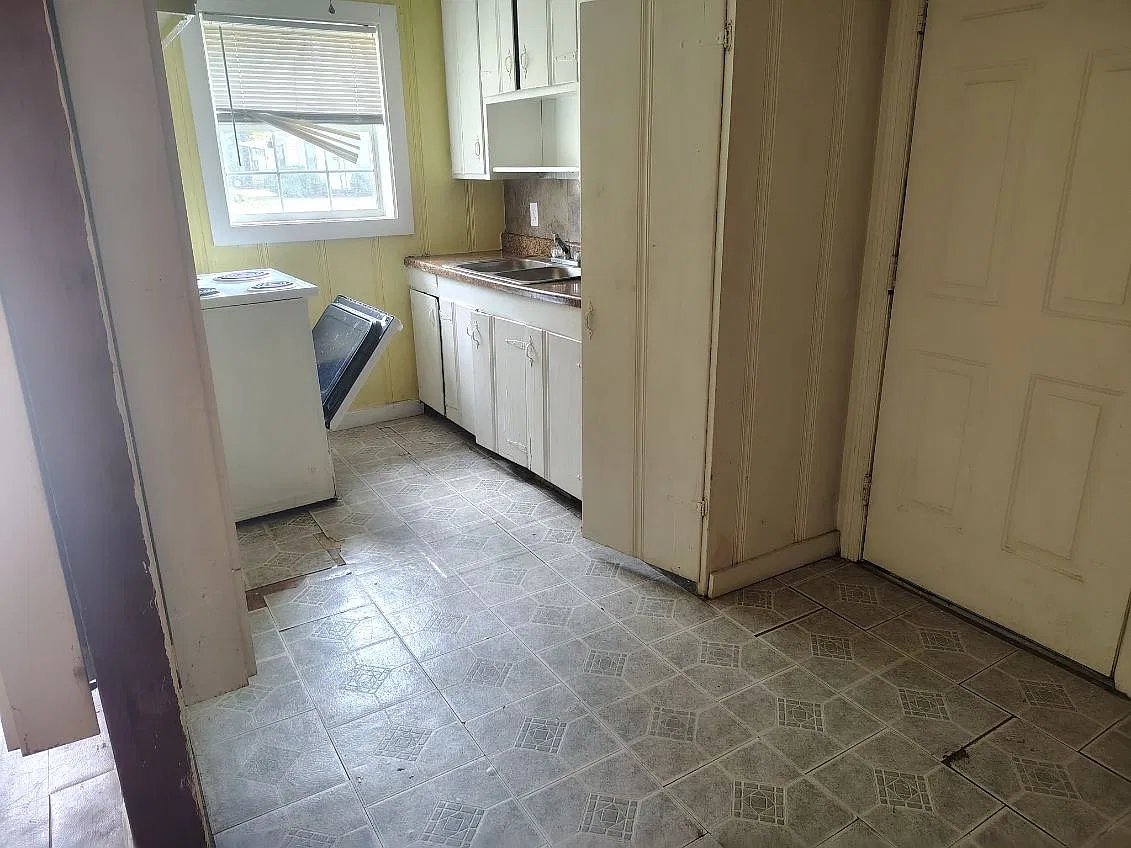 2 bed, $569 — Photo 2