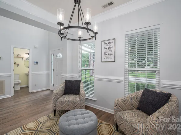 7905 Sedgebrook Dr E, Stanley, NC 28164