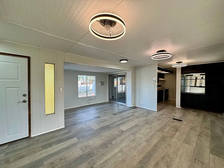2271 Riverview Ct — Photo 6