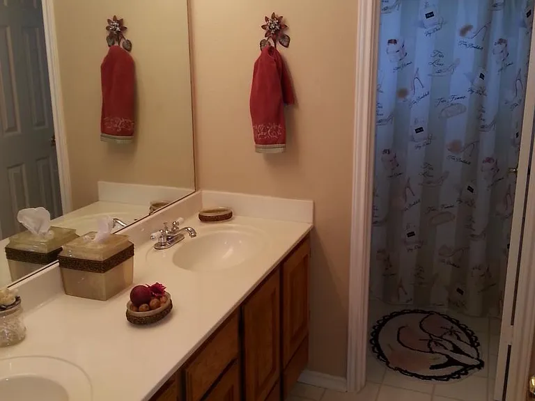 2nd Bath Upstairs