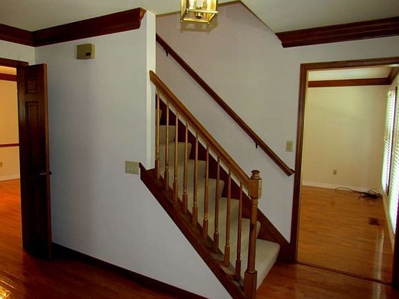 3rd image of 9397 Bainwoods Dr
