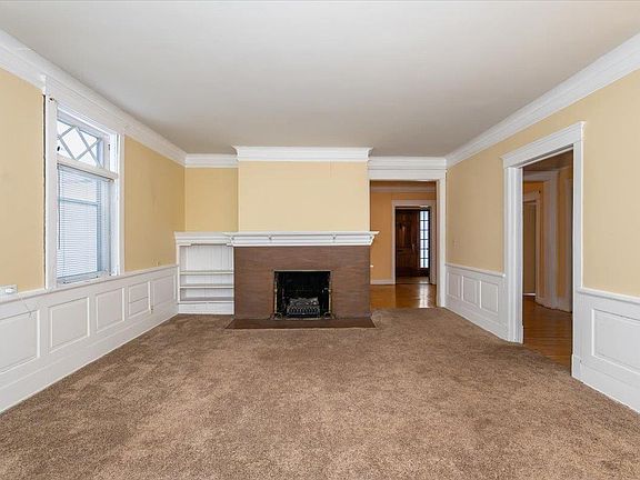 3rd image of 2510 E Superior St
