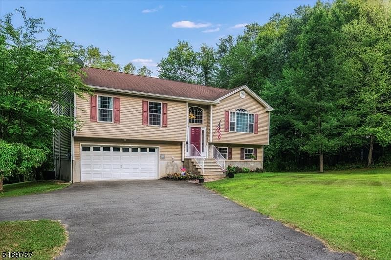 1st image of 10 Deer Ln