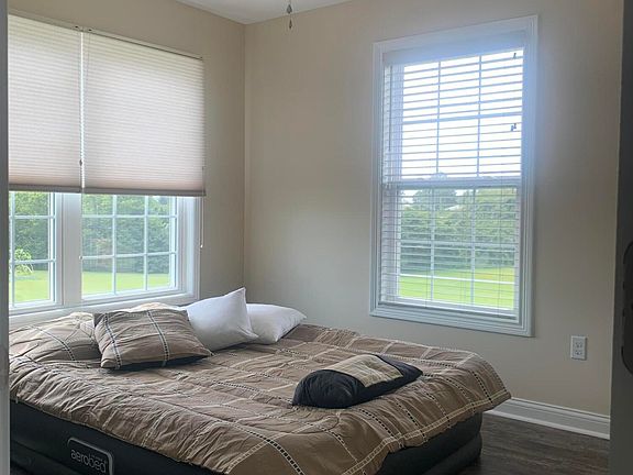 3rd image of 604 Doral Ct