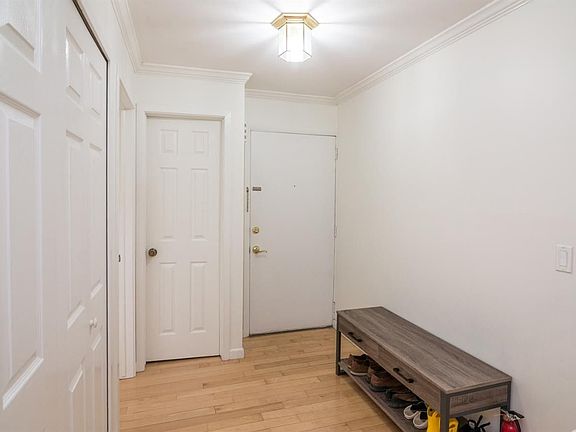3rd image of 786 Greenhills Dr