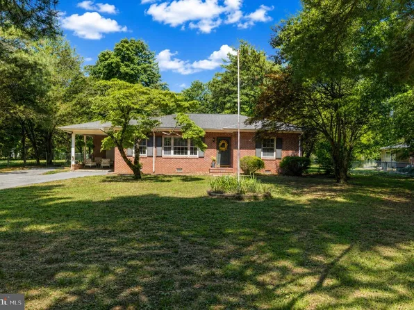 610 Beach Rd, White Stone, VA 22578