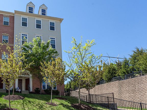 2nd image of 2607 Eastbourne Dr #278