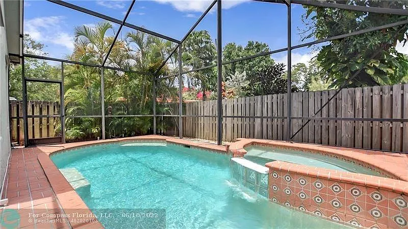 3 bed, 2.0 bath, 1225 sqft, $6,600 — Photo 4
