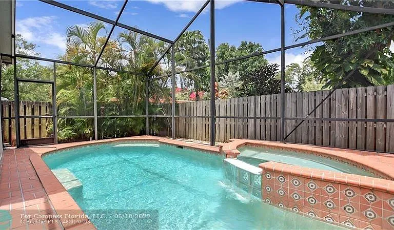607 SW 15th St — Photo 4