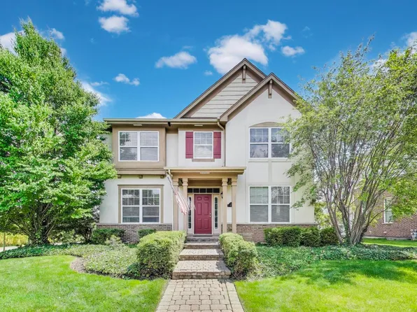 1721 N Woods Way, Vernon Hills, IL 60061
