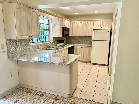 2nd image of 900 SW 104th Ave #2-5B