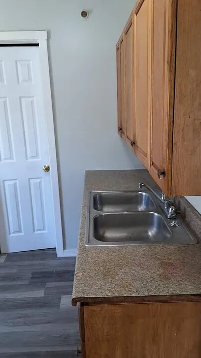 2 bed, $1,100 — Photo 2