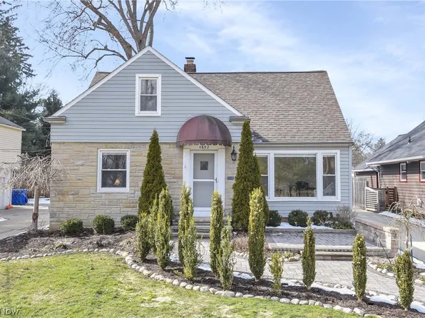 4892 W Park Dr, Fairview Park, OH 44126