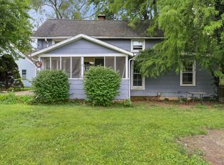 207 W Main St, Savoy, IL 61874