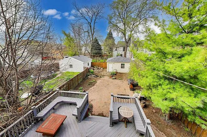 1811 Greenwood St — Photo 10