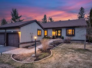 11 Glen Abbey Cres, Ottawa, ON K2S1R6