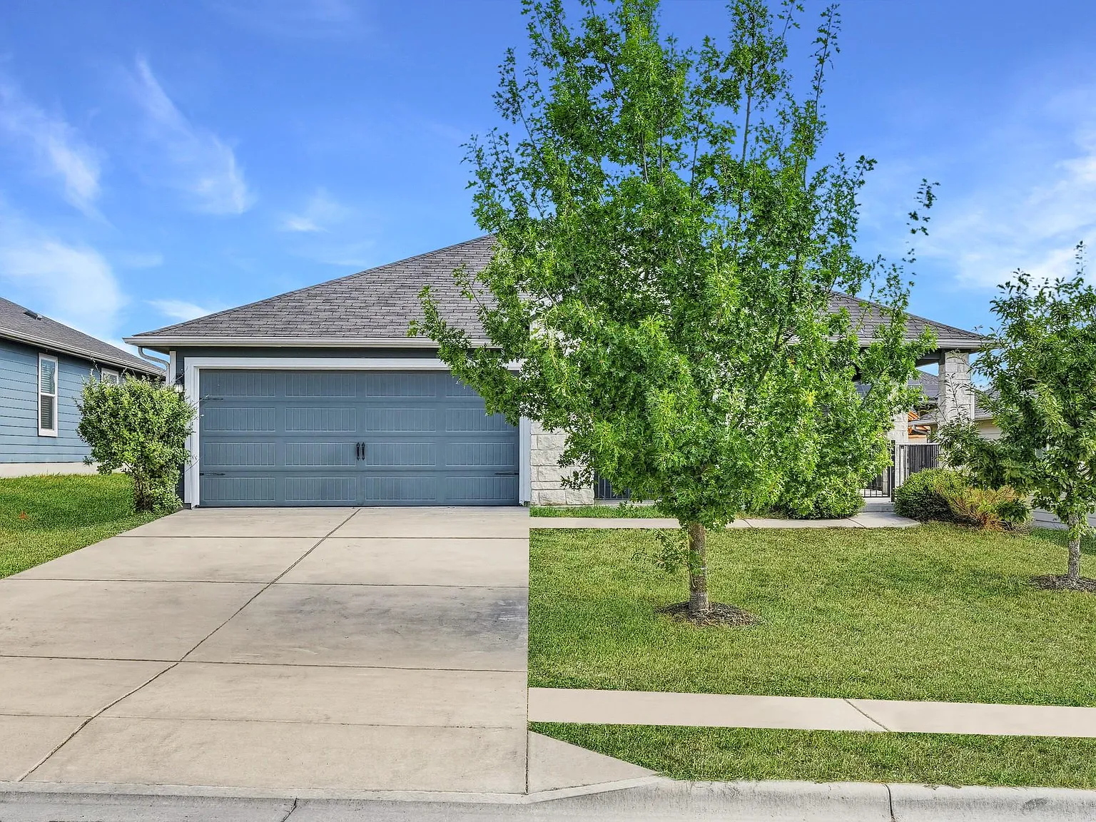 4 bed, 2.0 bath, 1939 sqft, $2,100 — Photo 3