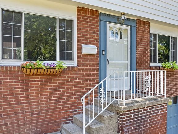 5th image of 128 Legrande Dr