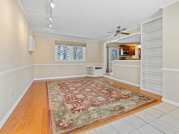 3rd image of 63 Morning Glory Lane