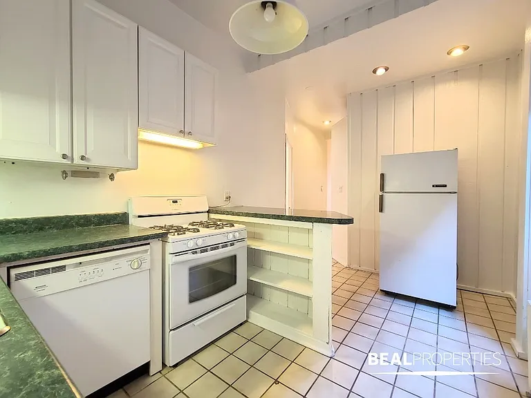 1220 N Dearborn St #1 — Photo 7