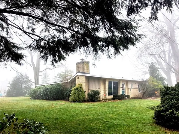 8111 Louisa Dr, Fairview, PA 16415