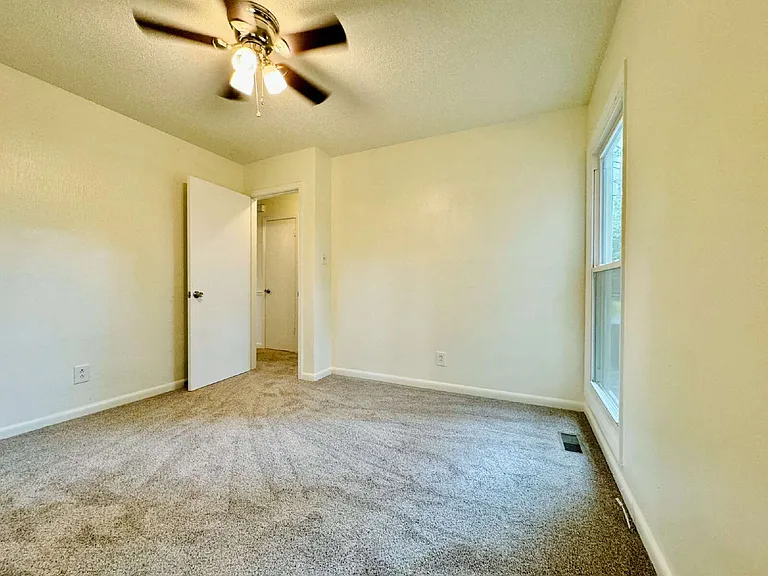 1009 Louisburg Pl — Photo 19
