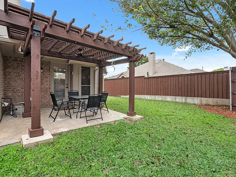 10804 Pineview Ln — Photo 14