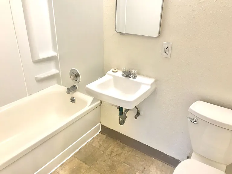 Mercer Vista Apartments — Photo 8