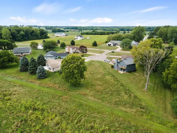 E Fairway Ct, Syracuse, IN 46567