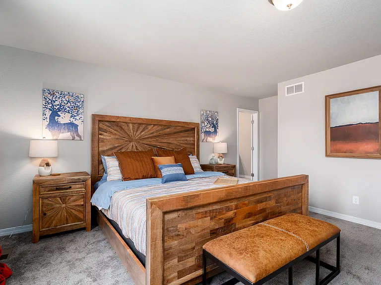 Extra seating space with side tables & lamps