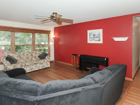 3rd image of 317 Shagbark Ct
