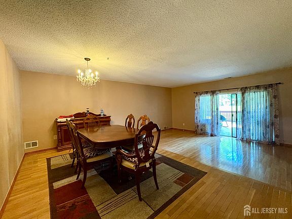 5th image of 286 Bromley Pl